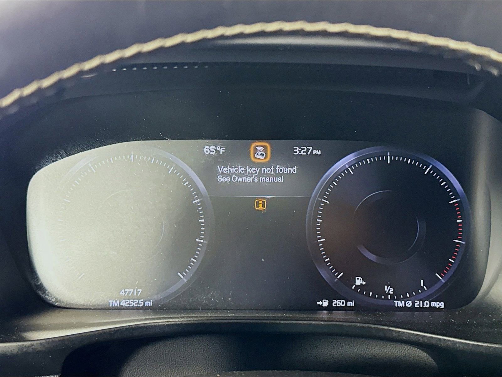 Used 2021 Volvo XC40 T5 R-Design image 16