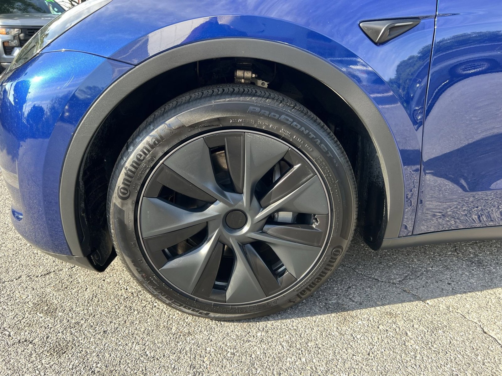 Used 2024 Tesla Model Y Long Range AWD/4WD image 12
