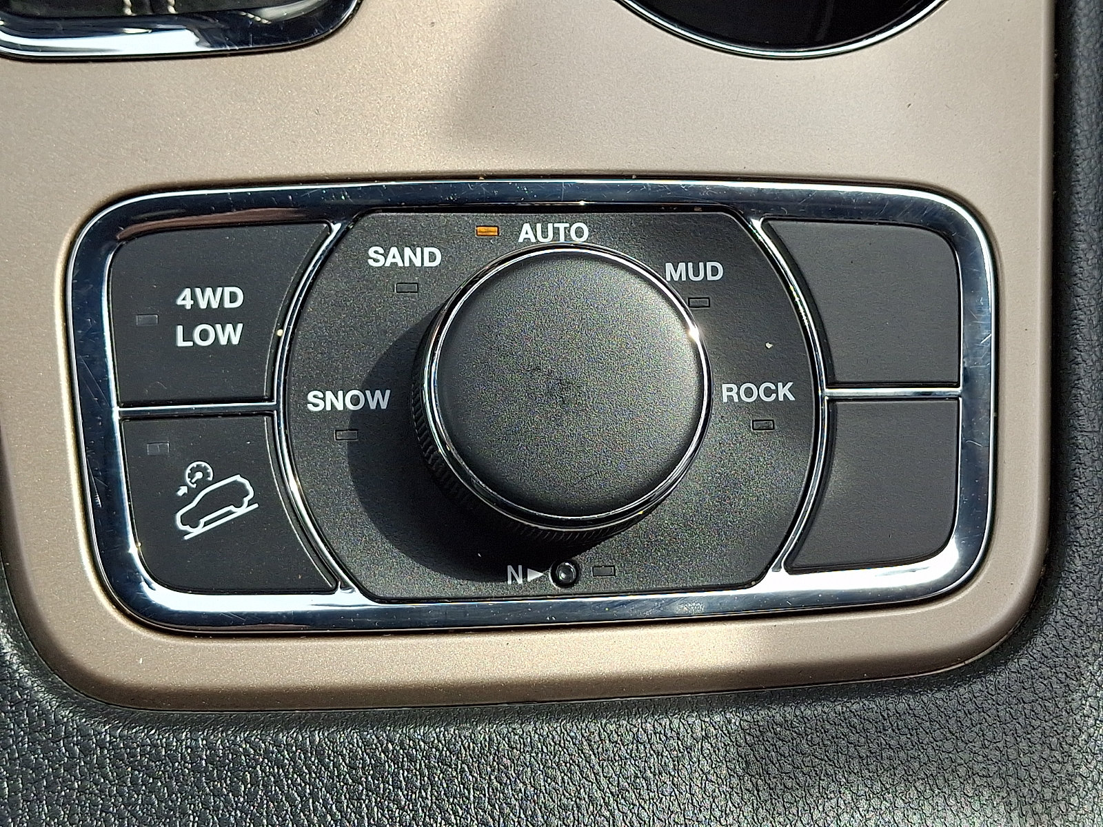 Certified 2016 Jeep Grand Cherokee Limited AWD/4WD image 27