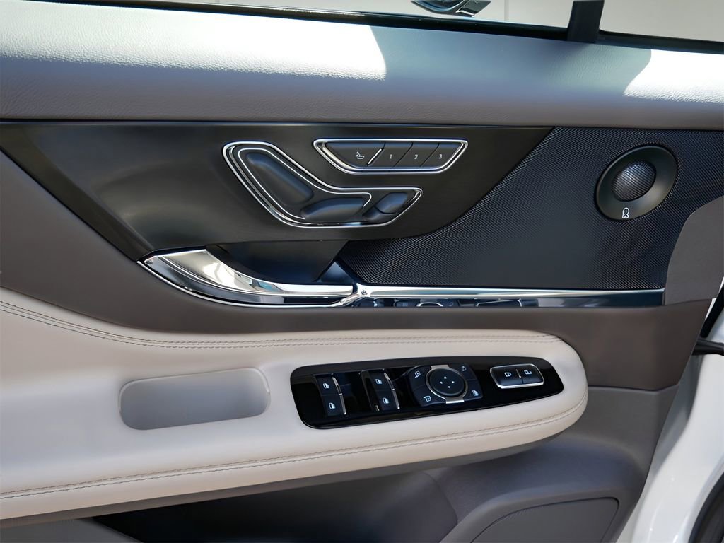 Used 2023 Lincoln Corsair Grand Touring w/ Equipment Group 302A image 15