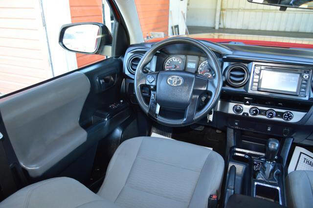 Used 2017 Toyota Tacoma 4x4 Access Cab image 40