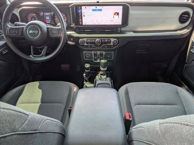 Used 2024 Jeep Gladiator Sport AWD/4WD image 16