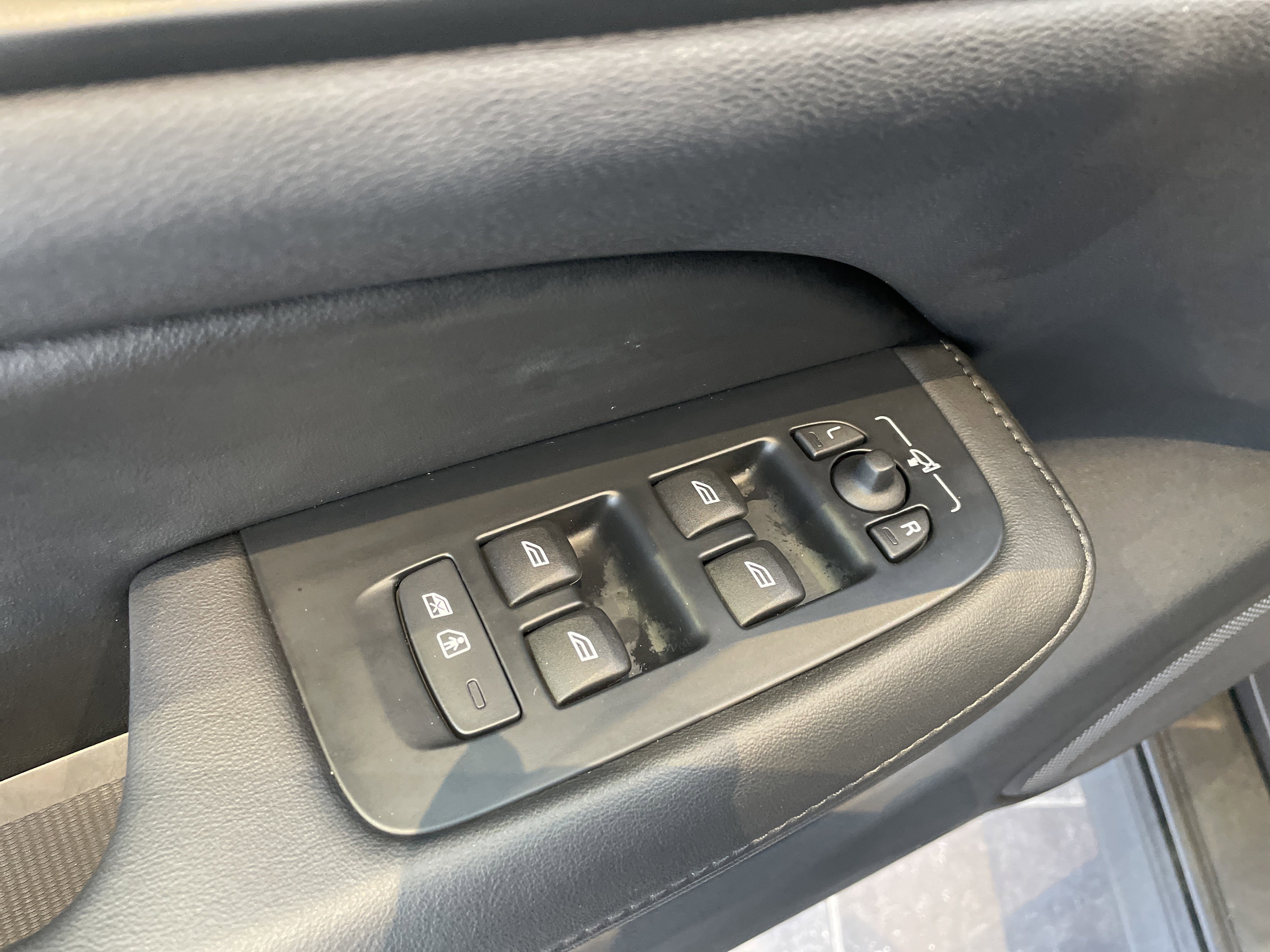 Used 2025 Volvo V60 B5 Cross Country Plus AWD/4WD image 16