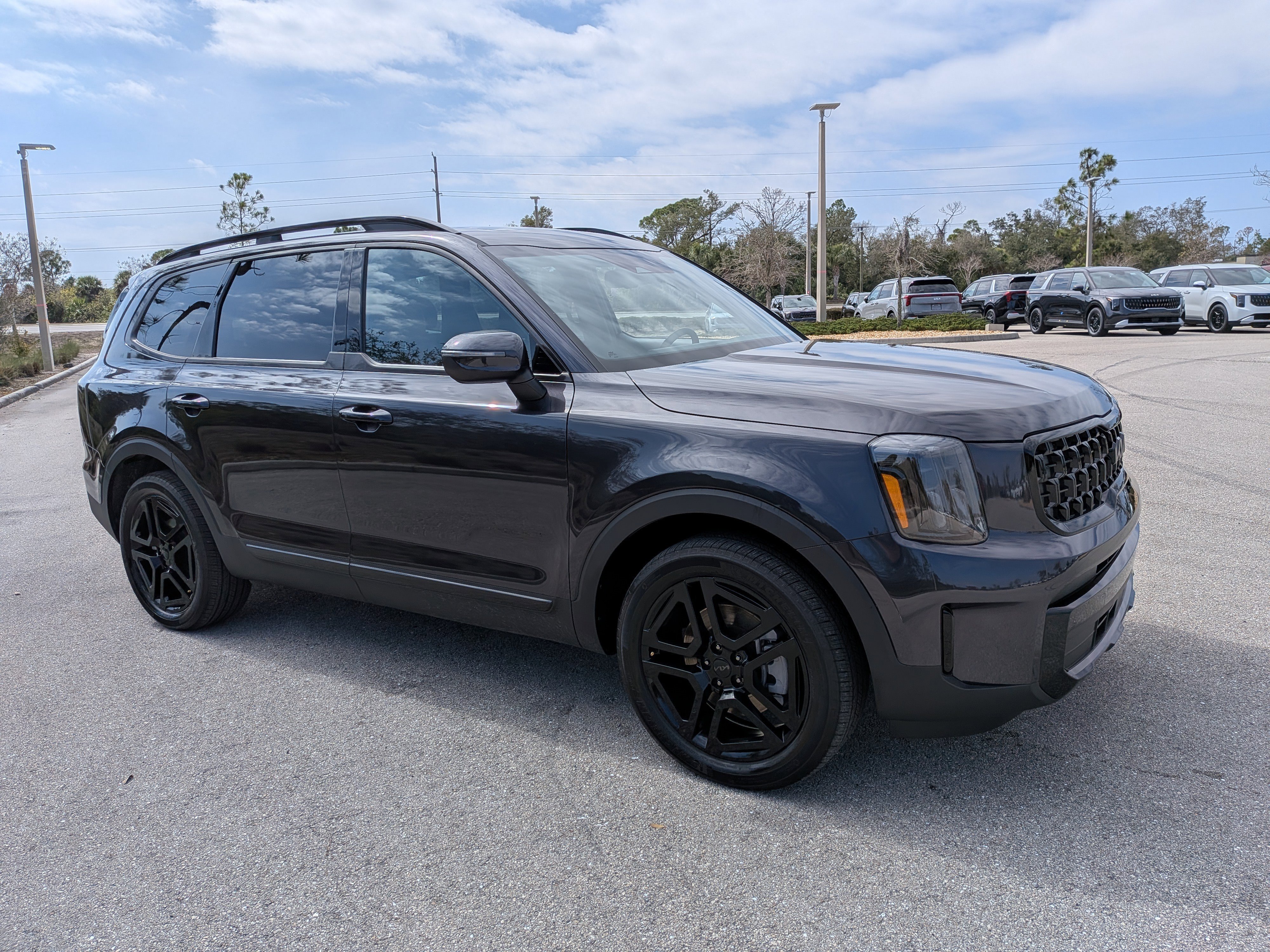 Used 2025 Kia Telluride EX X-Line image 2