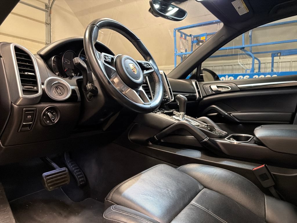 Used 2018 Porsche Cayenne Platinum Edition AWD/4WD image 28
