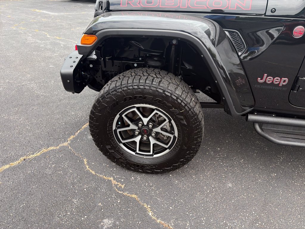 Used 2024 Jeep Gladiator Rubicon AWD/4WD image 10