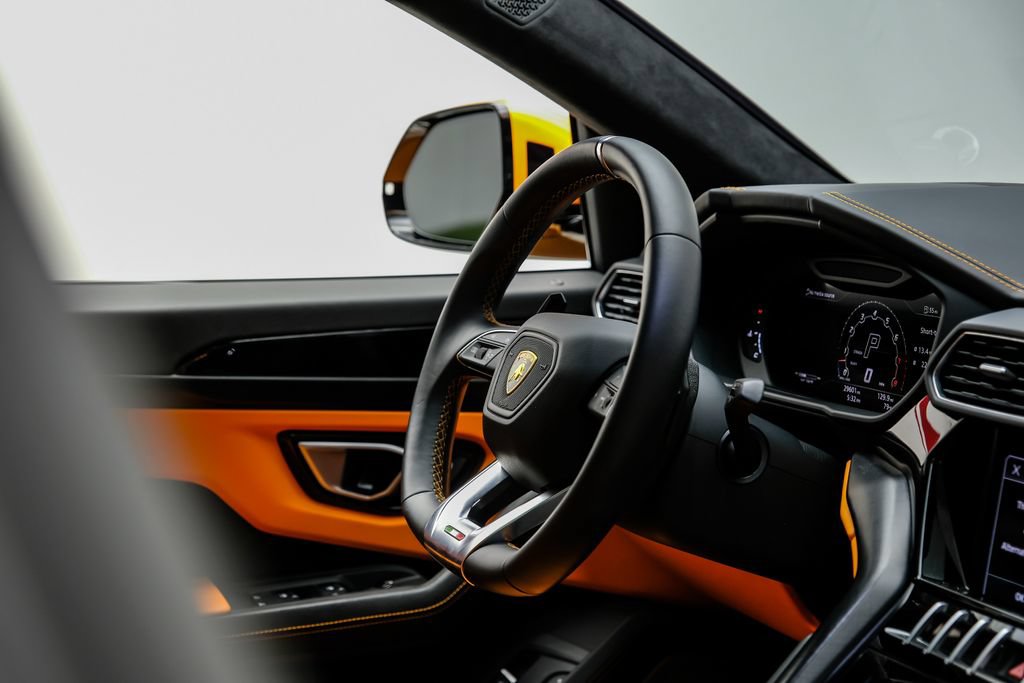 Used 2022 Lamborghini Urus AWD/4WD image 14