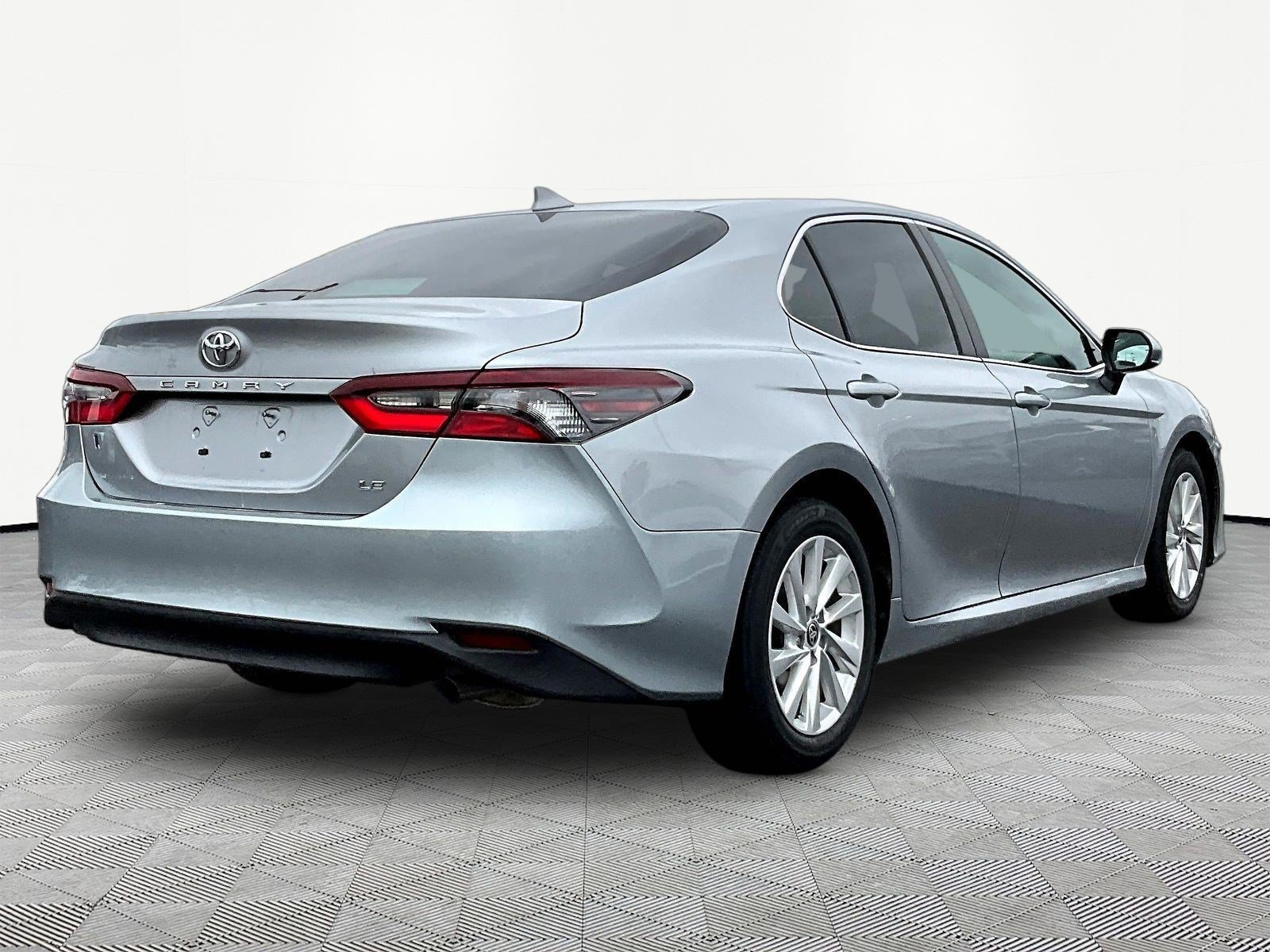 Used 2024 Toyota Camry LE FWD image 6