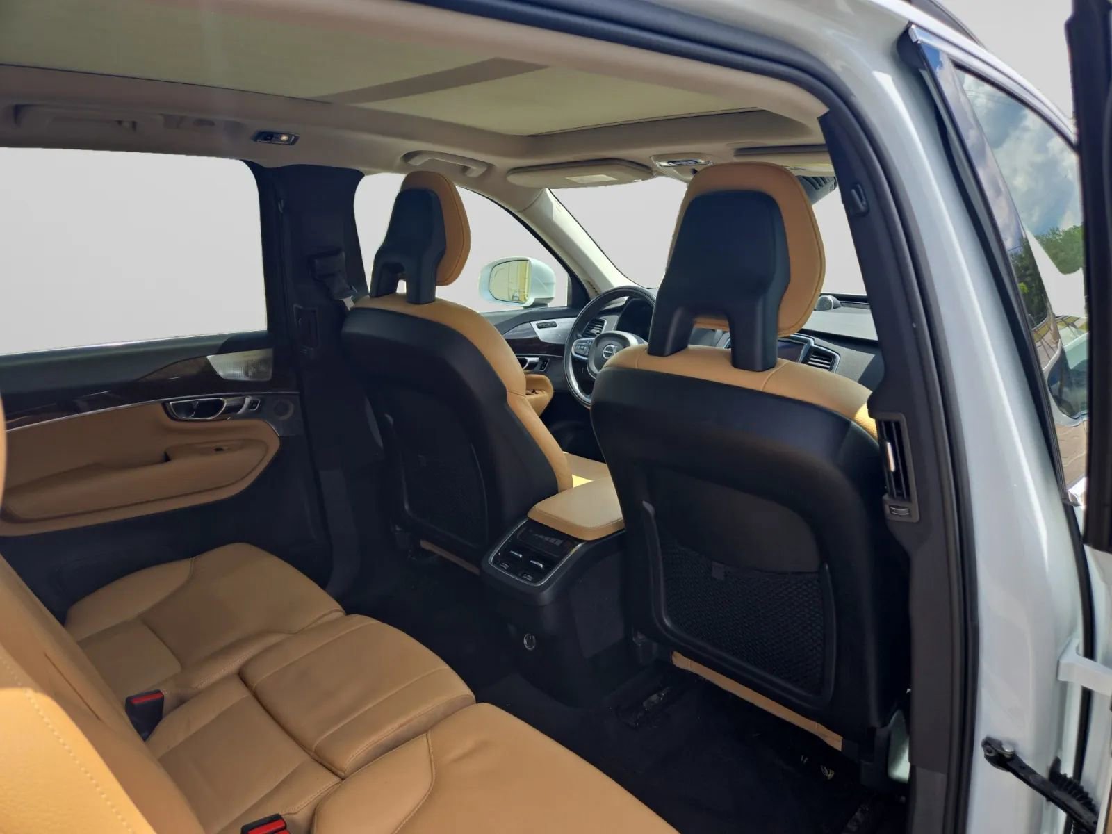 Used 2016 Volvo XC90 T6 Momentum w/ Momentum Plus Package AWD/4WD image 32