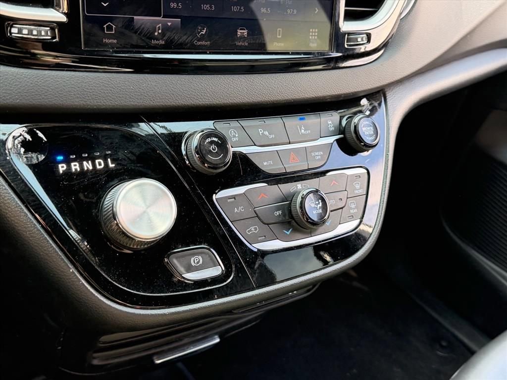 Used 2025 Chrysler Pacifica Select image 27