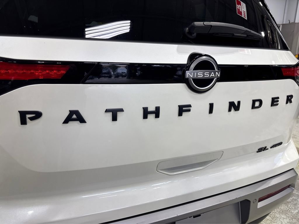 Used 2023 Nissan Pathfinder SL w/ Black Appearance Package AWD/4WD image 15