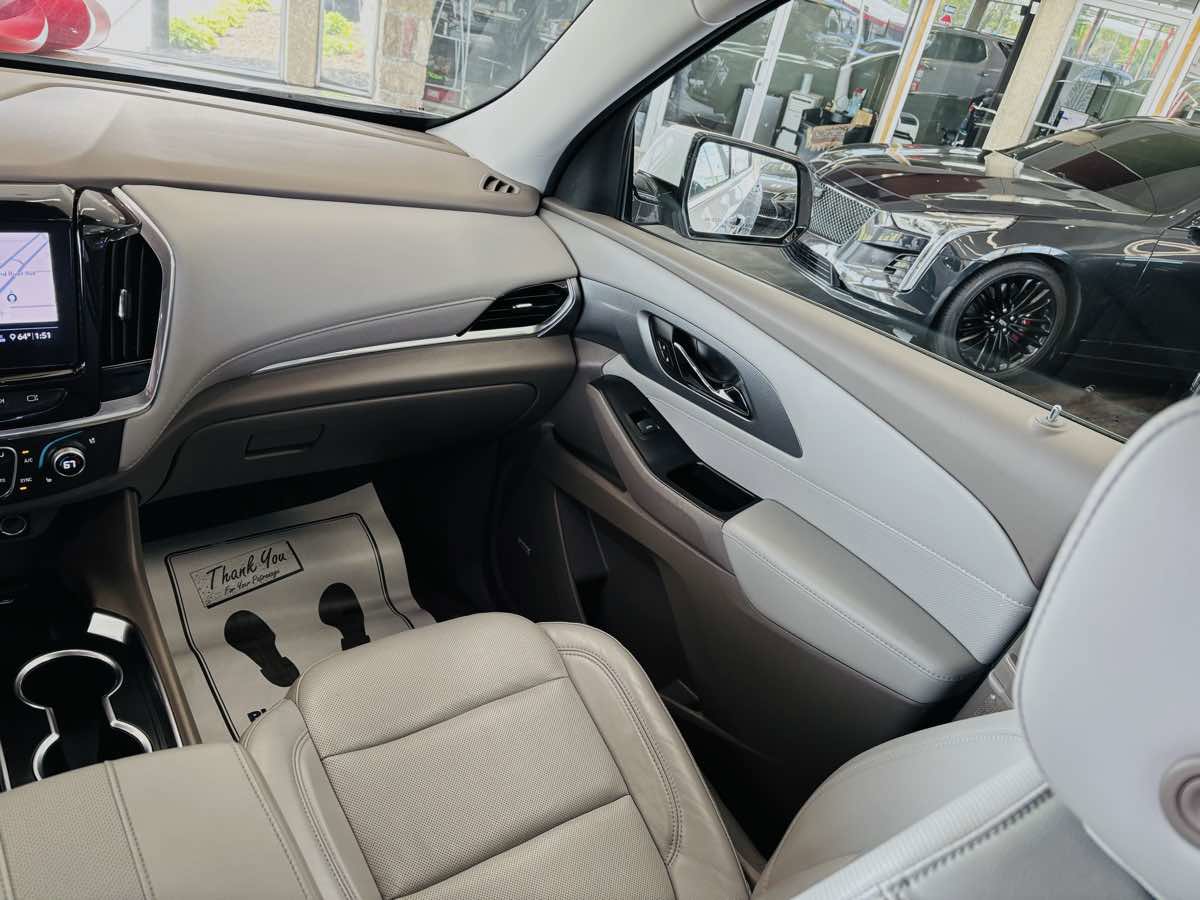 Used 2020 Chevrolet Traverse Premier FWD image 56