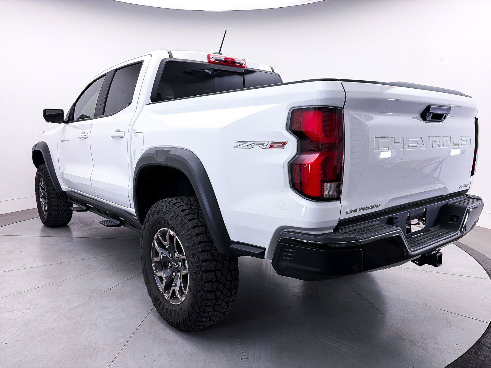 Used 2024 Chevrolet Colorado ZR2 w/ ZR2 Convenience Package III AWD/4WD image 17