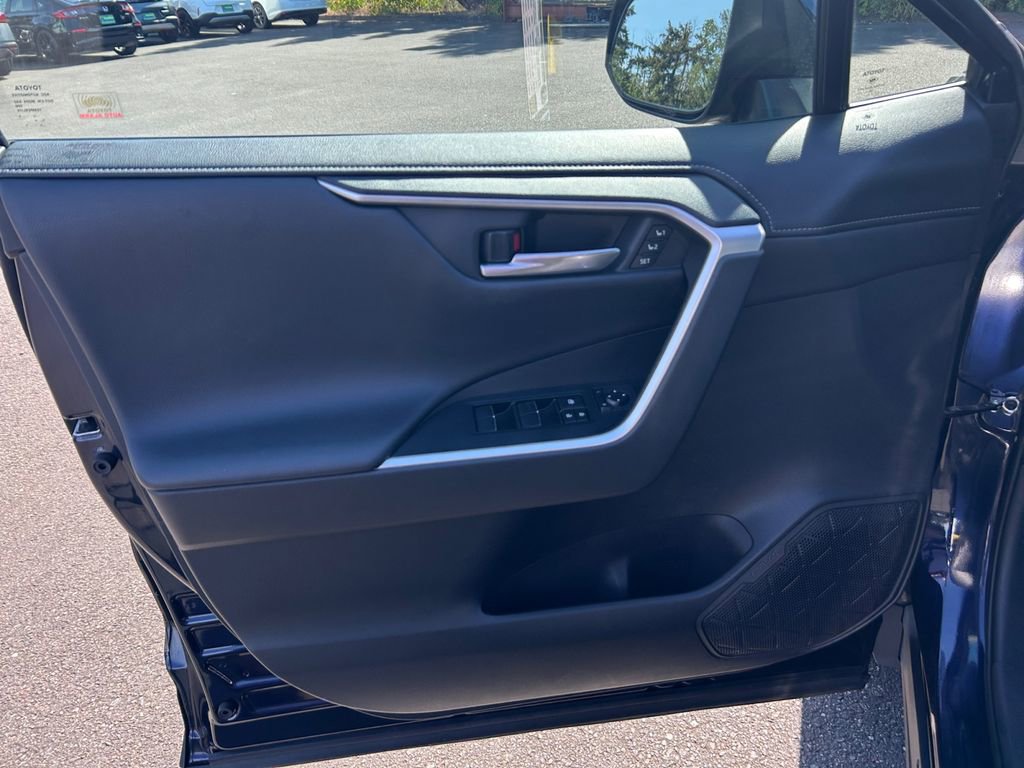 Used 2020 Toyota RAV4 Limited AWD/4WD image 21