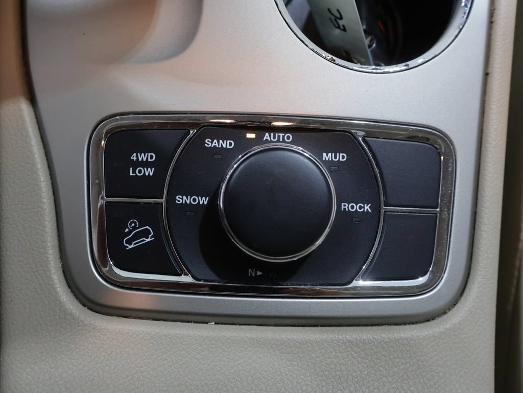 Used 2014 Jeep Grand Cherokee Limited w/ Trailer Tow Group IV AWD/4WD image 39