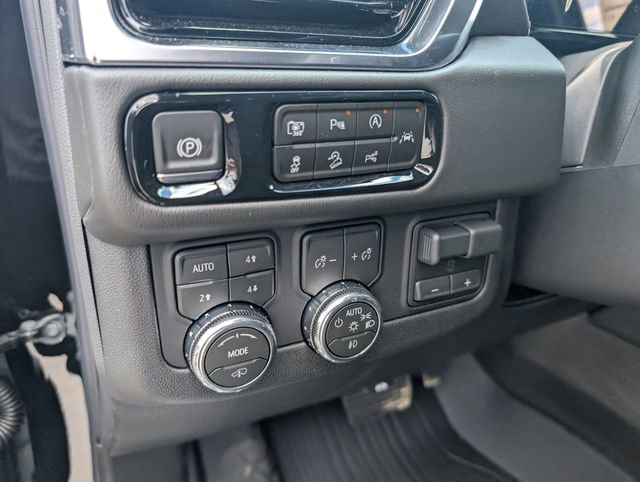 New 2026 GMC Yukon Denali w/ Denali Reserve Package AWD/4WD image 15