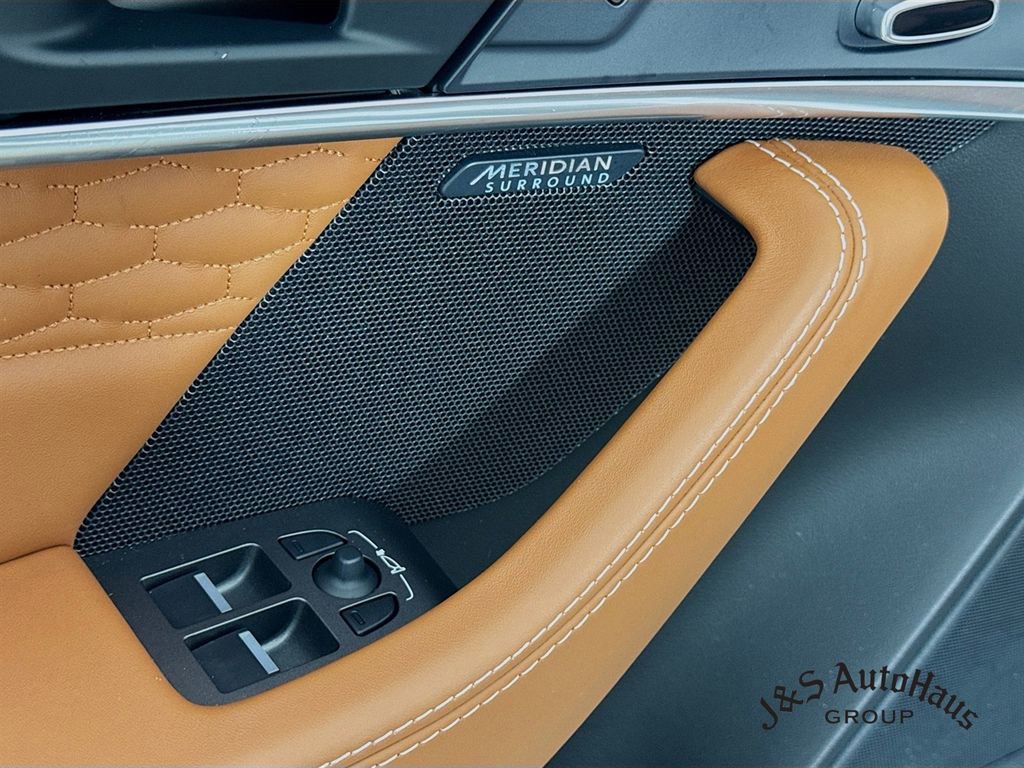 Used 2022 Jaguar F-TYPE R image 24