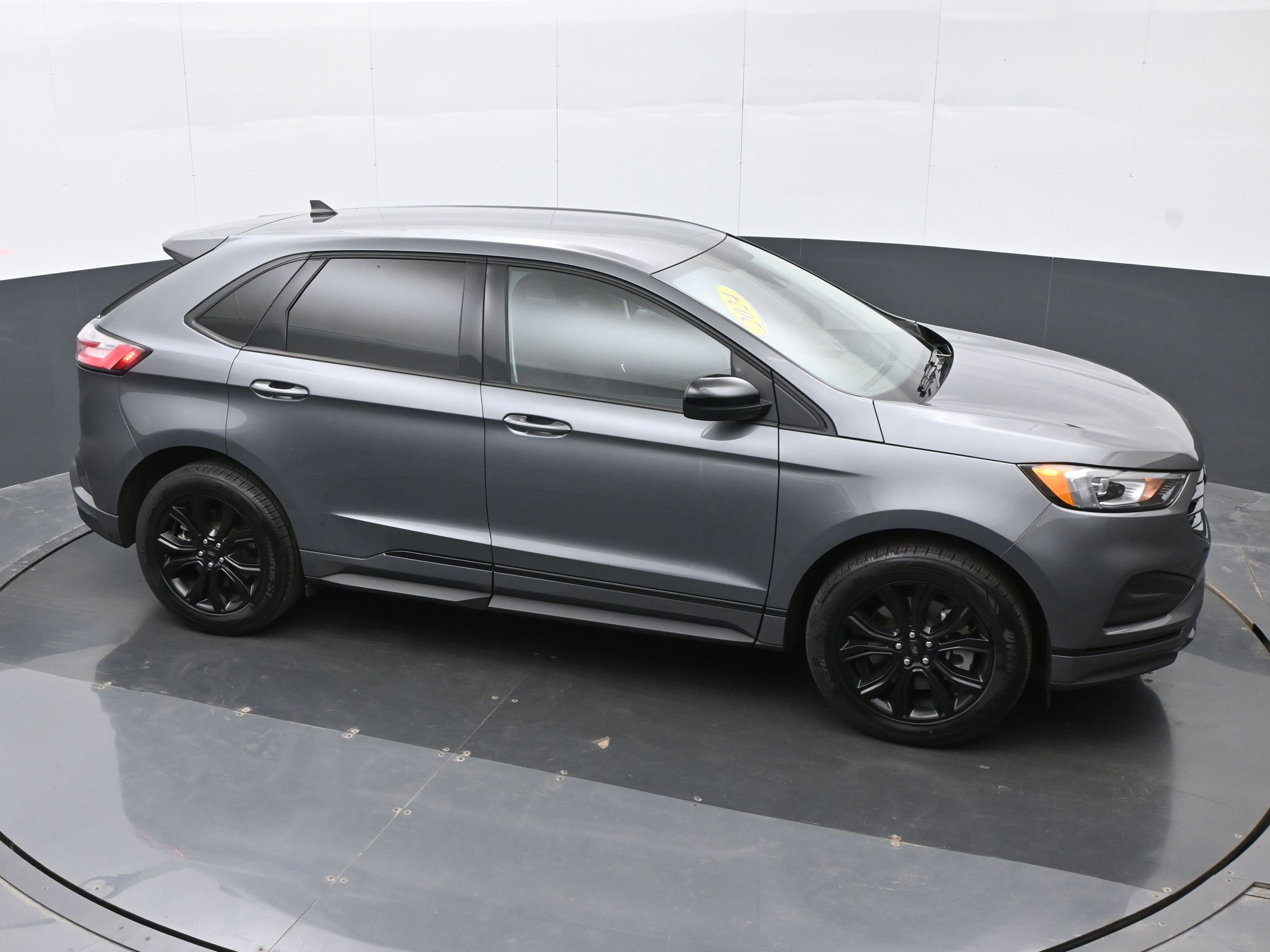 Used 2024 Ford Edge SE w/ Black Appearance Package image 31
