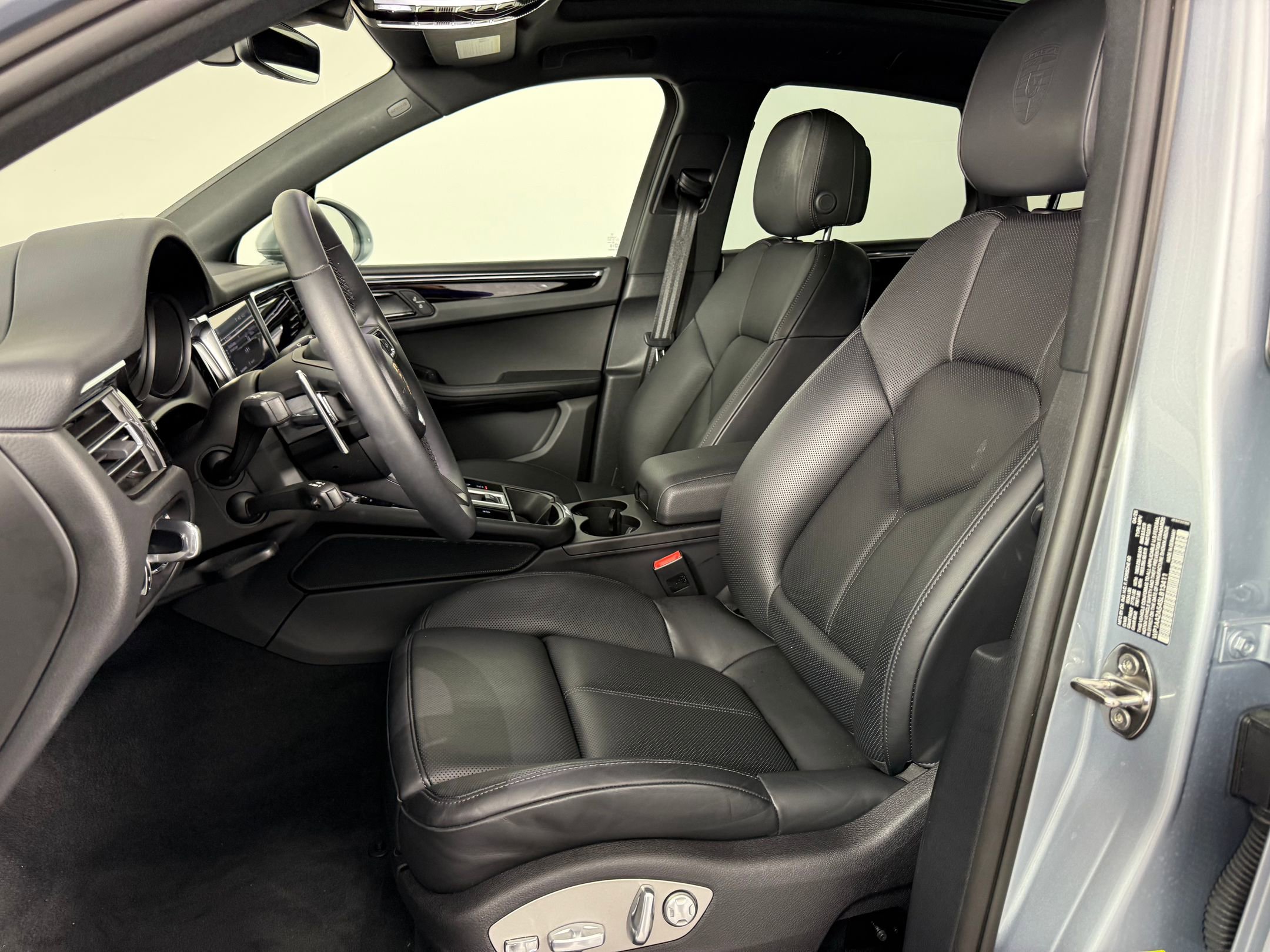 New 2025 Porsche Macan image 5