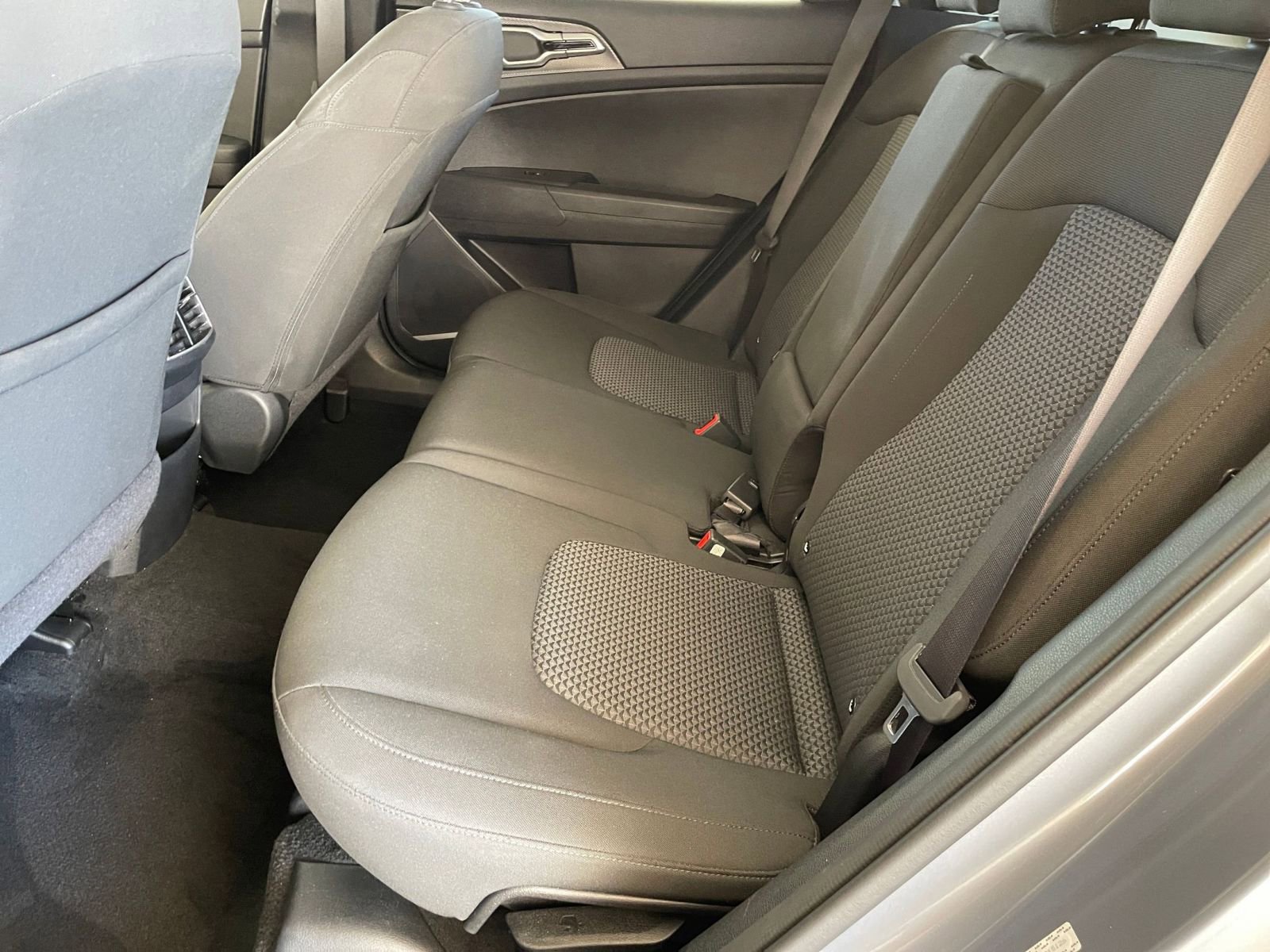 Used 2025 Kia Sportage LX image 25