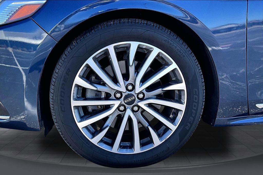 Used 2017 Lincoln Continental Select image 9