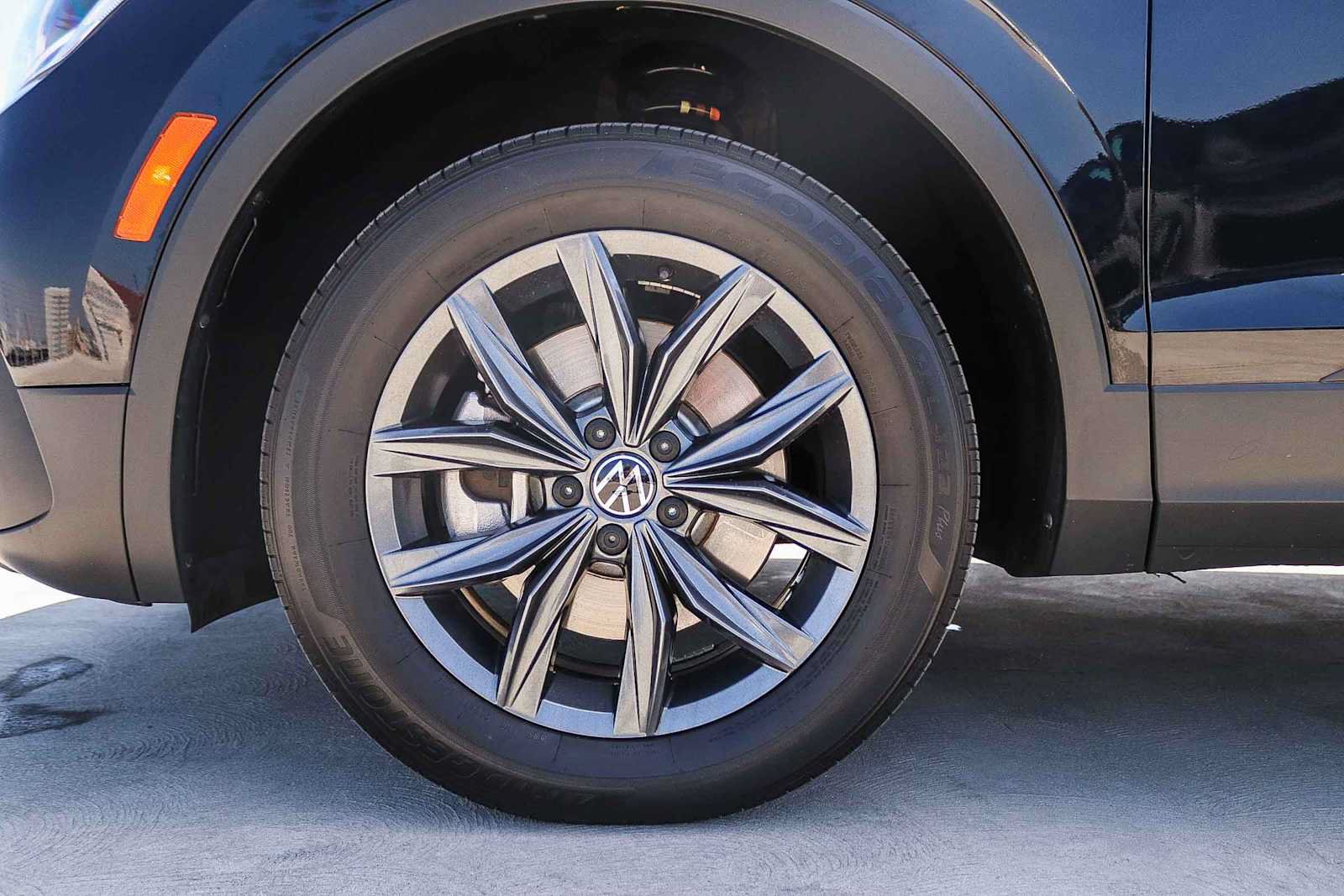 Certified 2022 Volkswagen Tiguan SE FWD image 11