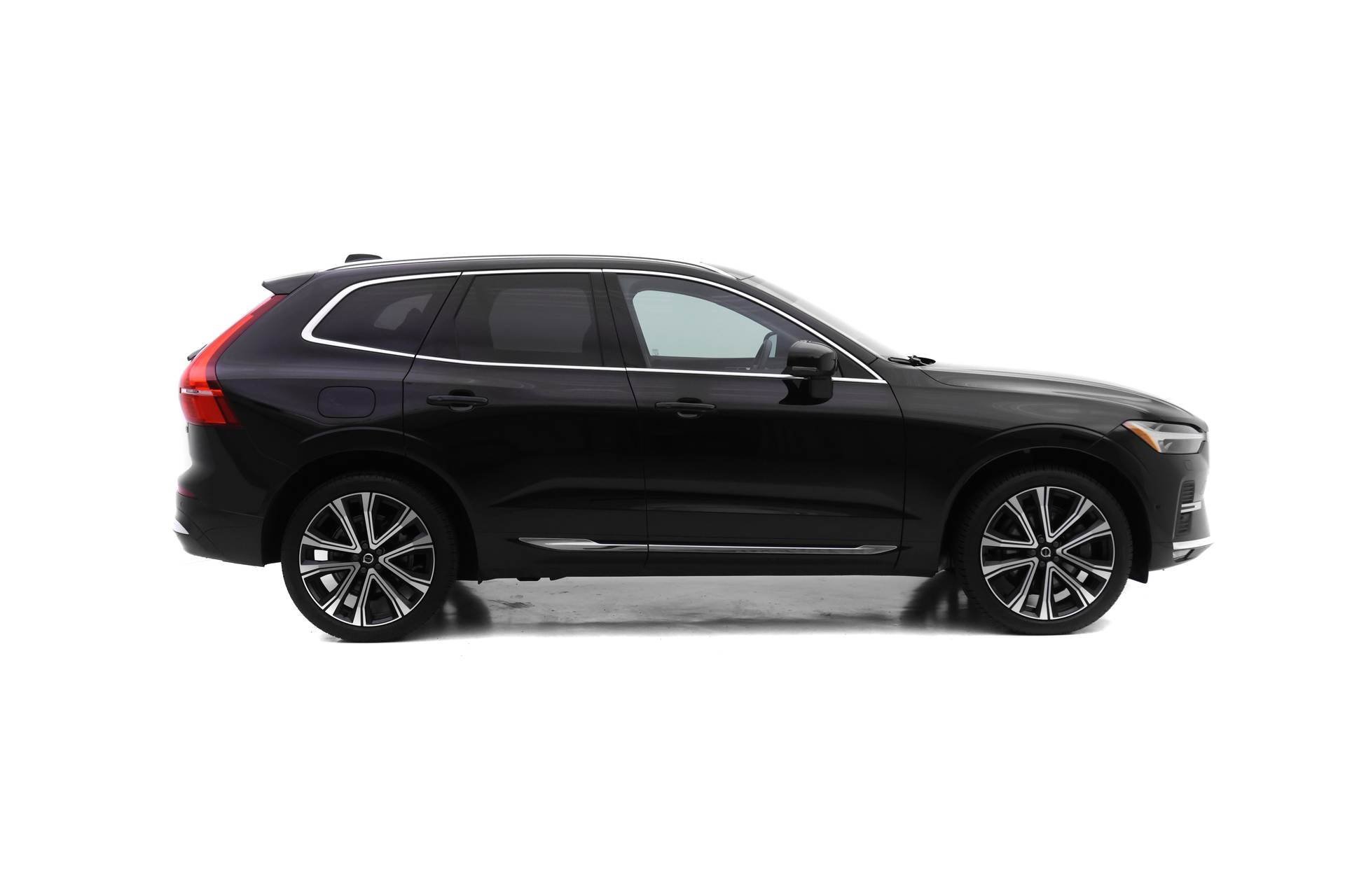Certified 2023 Volvo XC60 B6 Ultimate w/ Protection Package Premier image 4