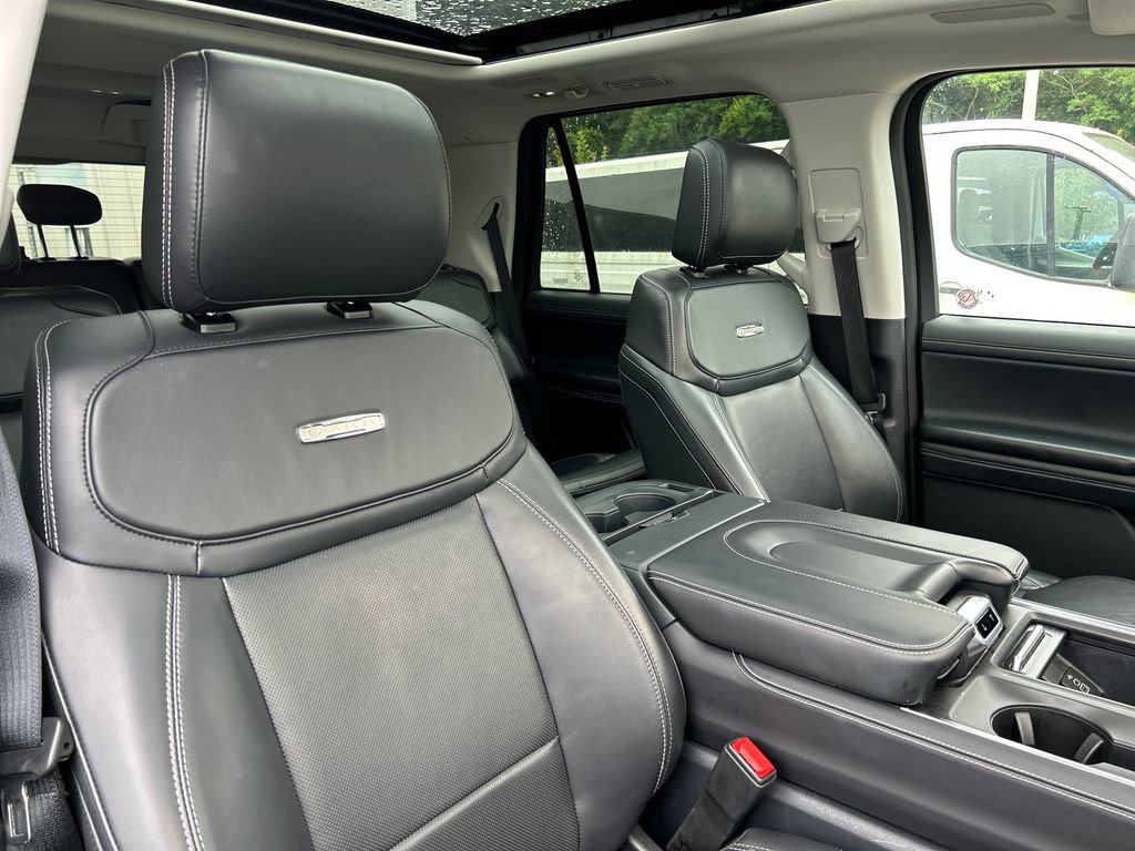 Used 2025 Ford Expedition Platinum w/ Driver's Package AWD/4WD image 15