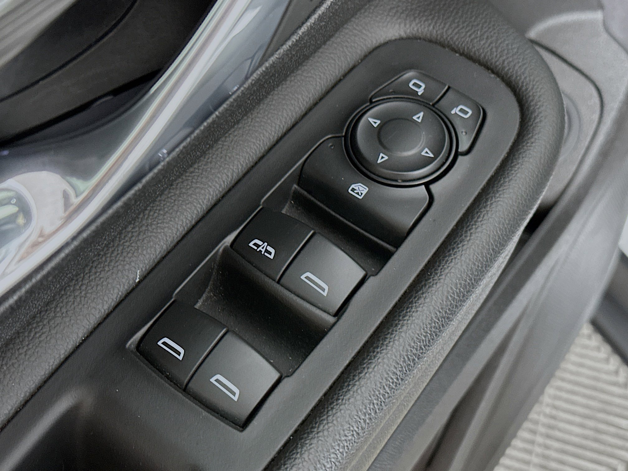 Used 2024 GMC Terrain SLT image 17