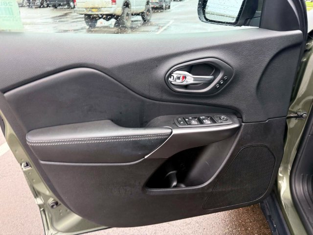 Certified 2020 Jeep Cherokee Limited AWD/4WD image 16