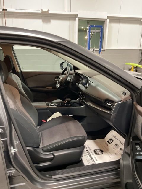 Used 2023 Nissan Rogue SV image 19