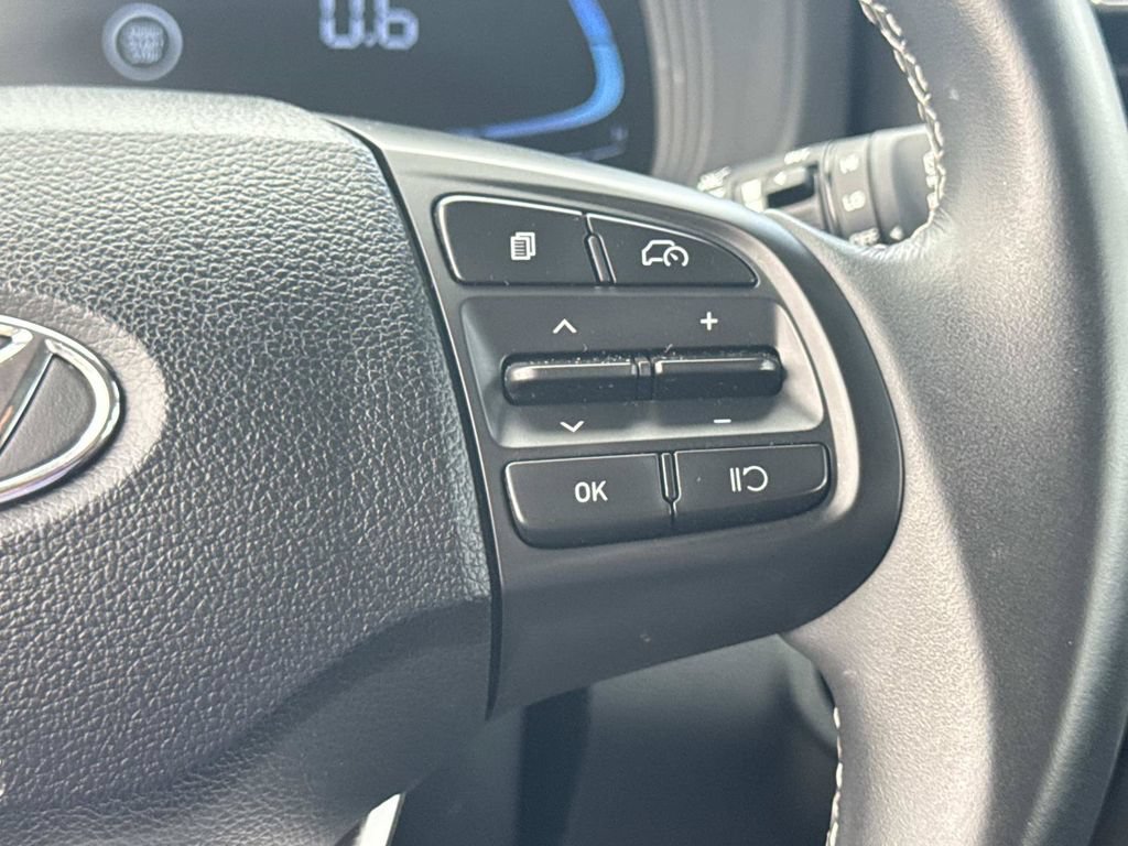 Used 2025 Hyundai Venue SEL FWD image 27