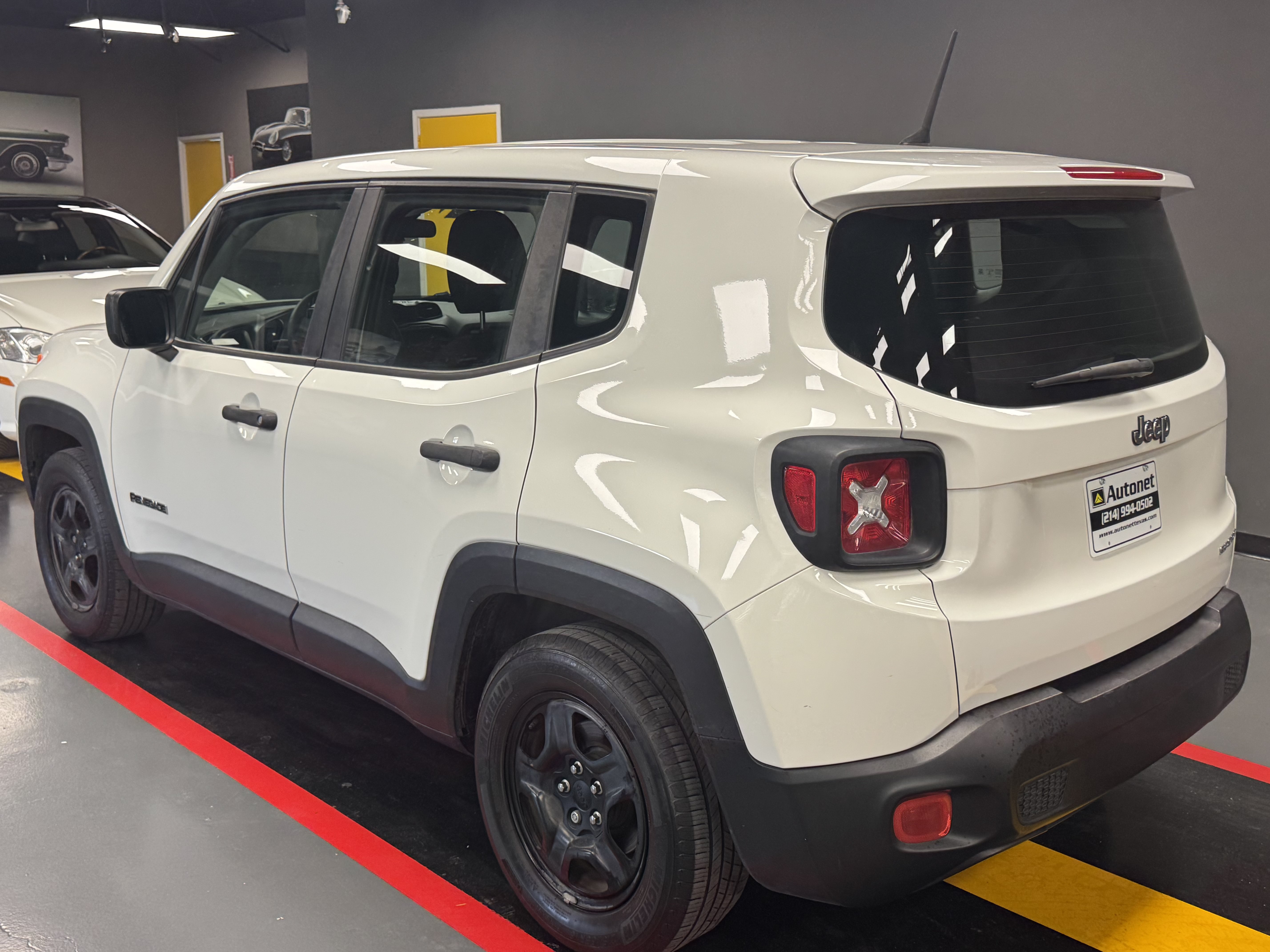 Used 2017 Jeep Renegade Sport w/ Power & Air Group FWD image 4