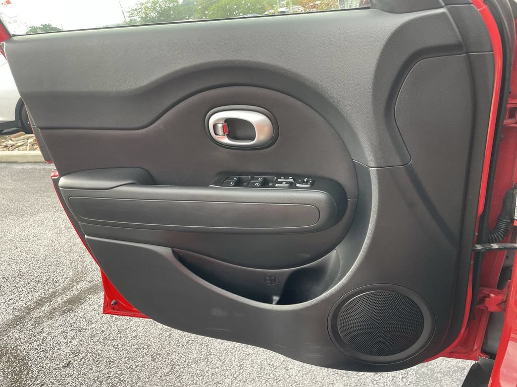 Used 2015 Kia Soul + FWD image 17