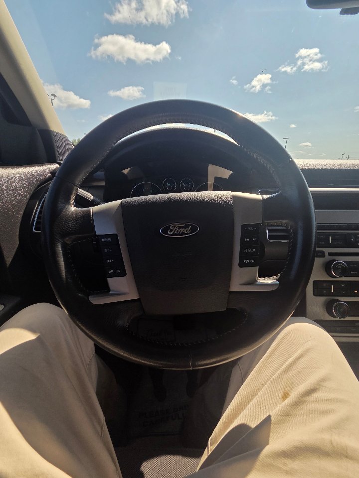 Used 2009 Ford Flex SEL image 17