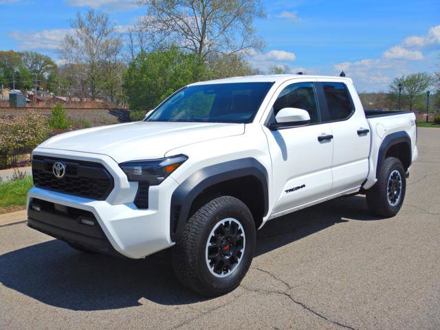 Used 2024 Toyota Tacoma TRD Off-Road AWD/4WD image 1