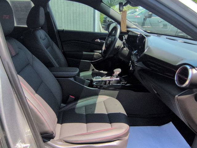 Used 2025 Chevrolet Trax RS w/ Driver Confidence Package FWD image 30
