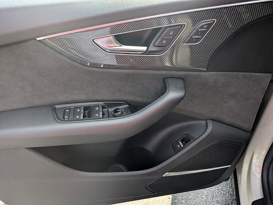 Used 2021 Audi SQ8 Premium Plus w/ SQ8 Black Optic Package image 14