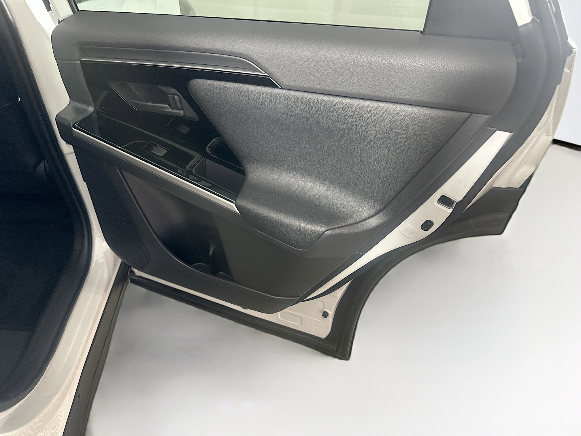 Used 2023 Toyota bZ4X XLE w/ Weather Package FWD image 31