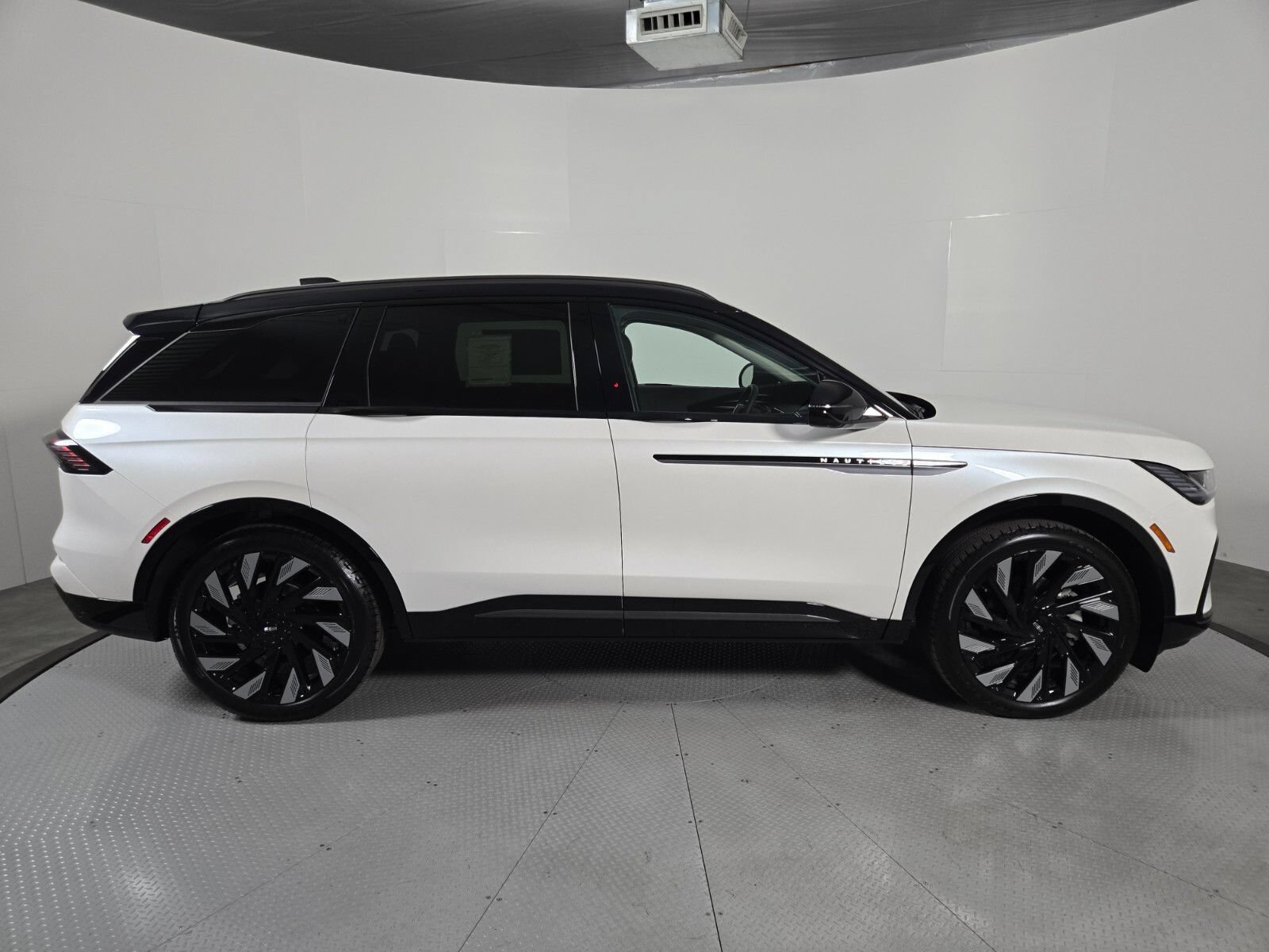 New 2026 Lincoln Nautilus Reserve w/ Jet Appearance Package AWD/4WD image 3