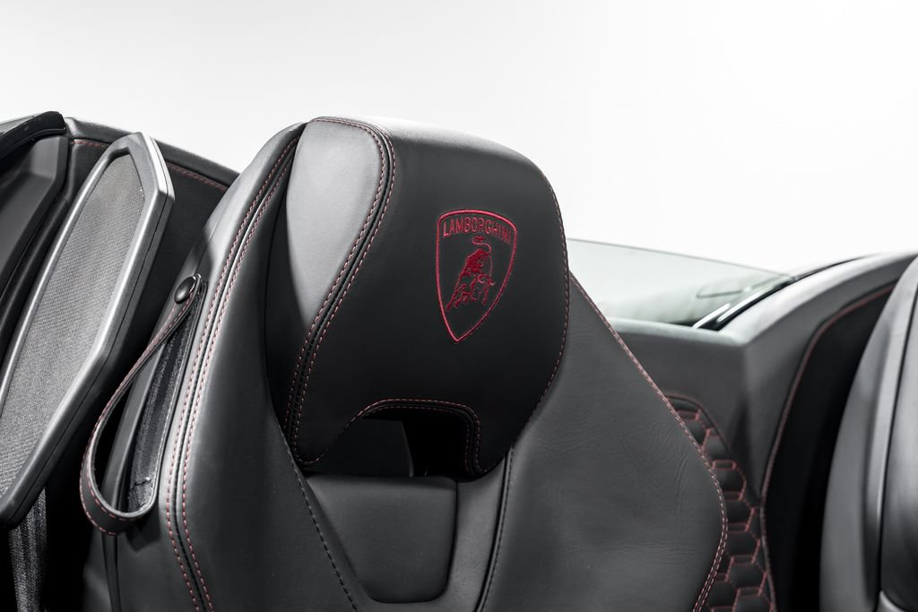 Used 2022 Lamborghini Huracan EVO RWD image 34