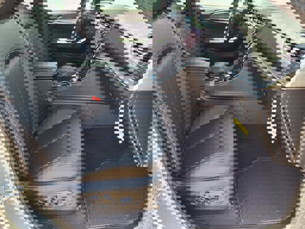 Used 2025 Jeep Grand Cherokee L Limited w/ Black Appearance Package image 3