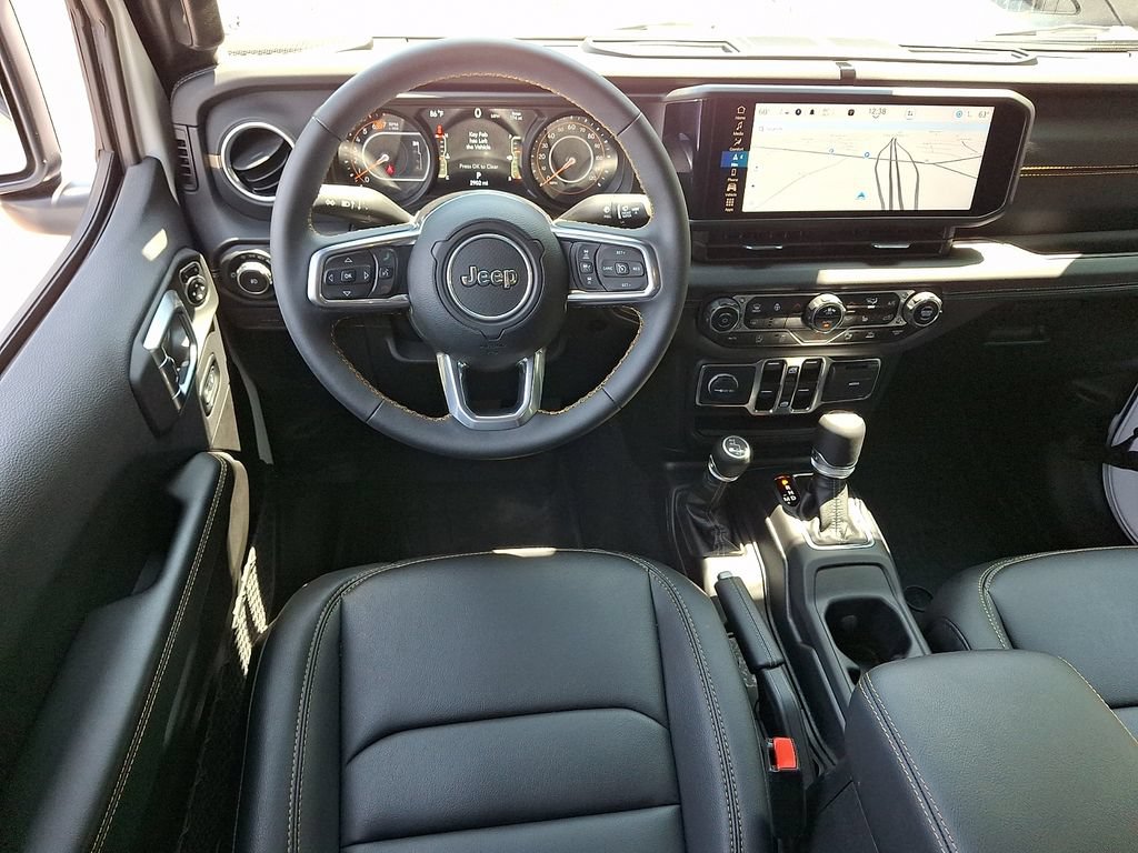 Used 2024 Jeep Wrangler Unlimited Sahara w/ Technology Group AWD/4WD image 12