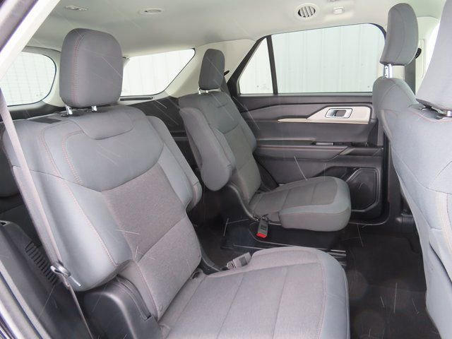 Used 2025 Ford Explorer Active image 31