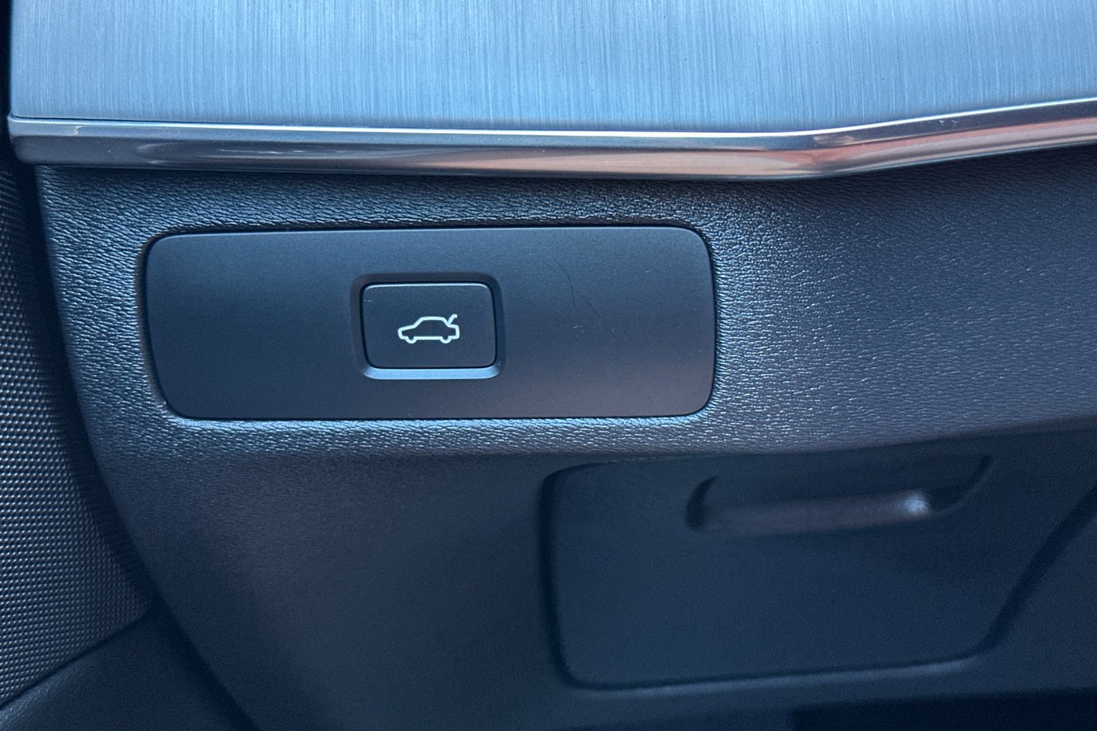 Certified 2023 Volvo XC90 B5 Core image 33