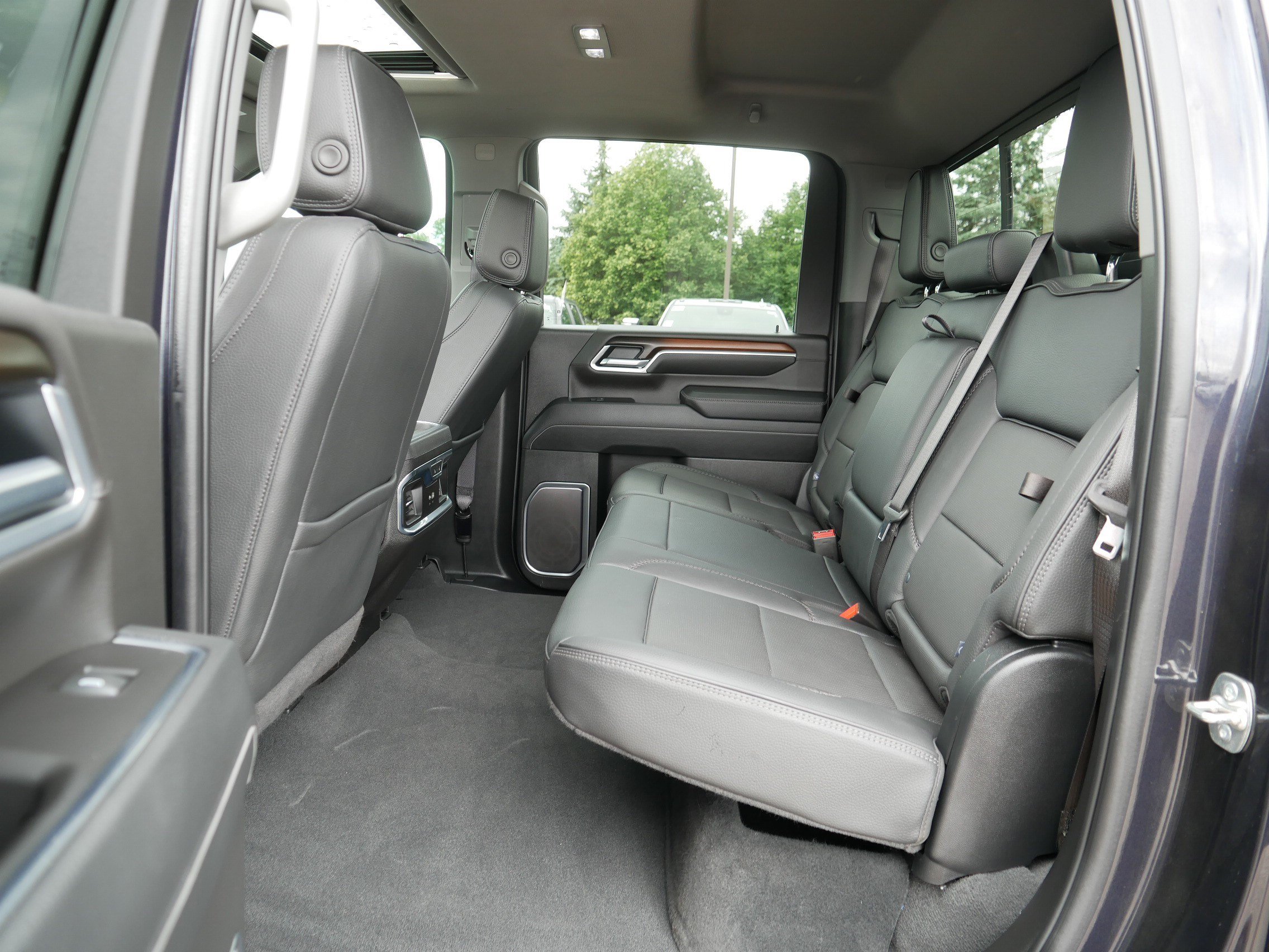 Used 2025 GMC Sierra 3500 Denali w/ Denali Reserve Package AWD/4WD image 35