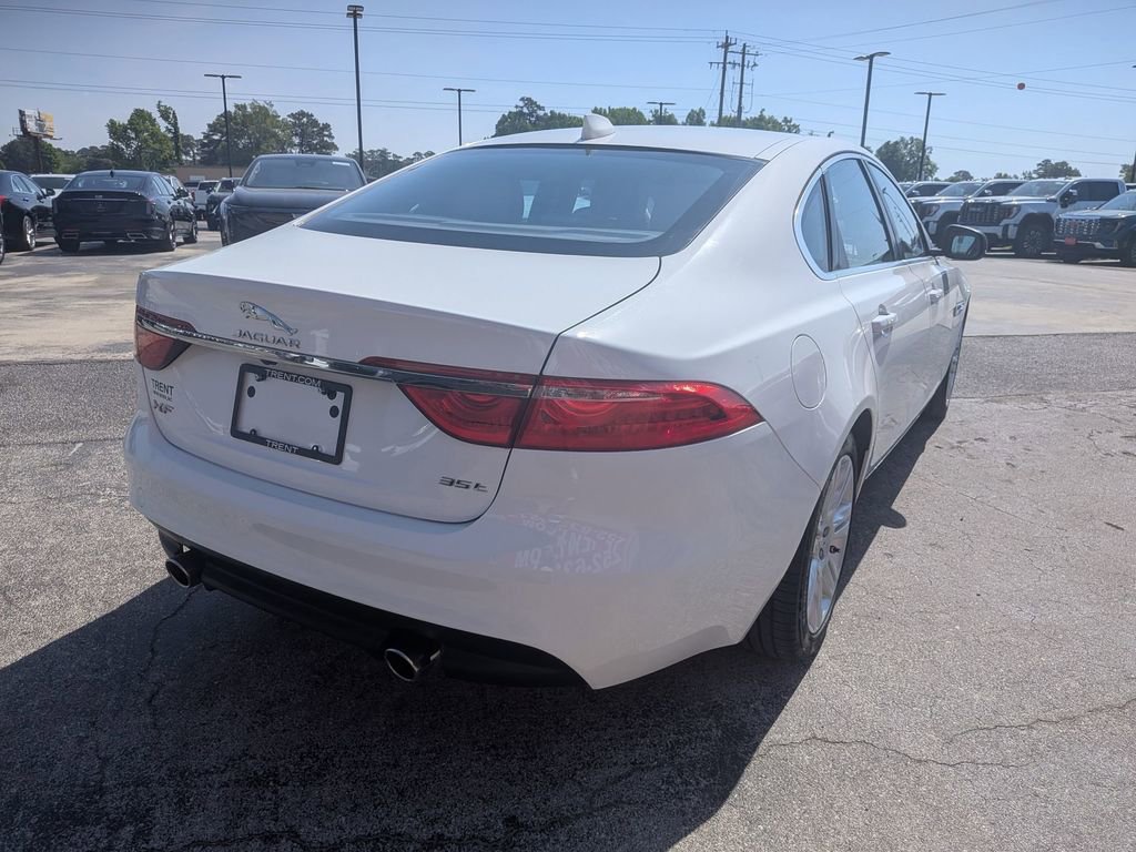 Used 2016 Jaguar XF Premium RWD image 5