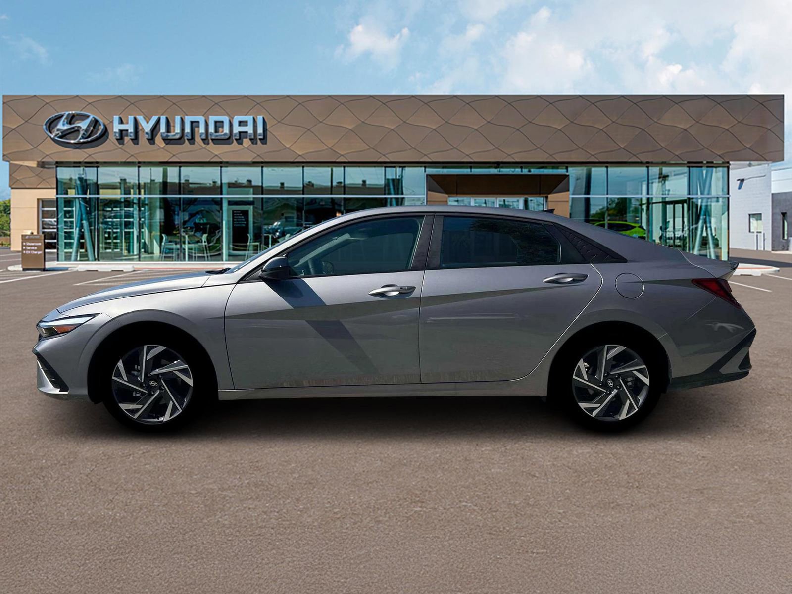 Used 2025 Hyundai Elantra Sport image 3