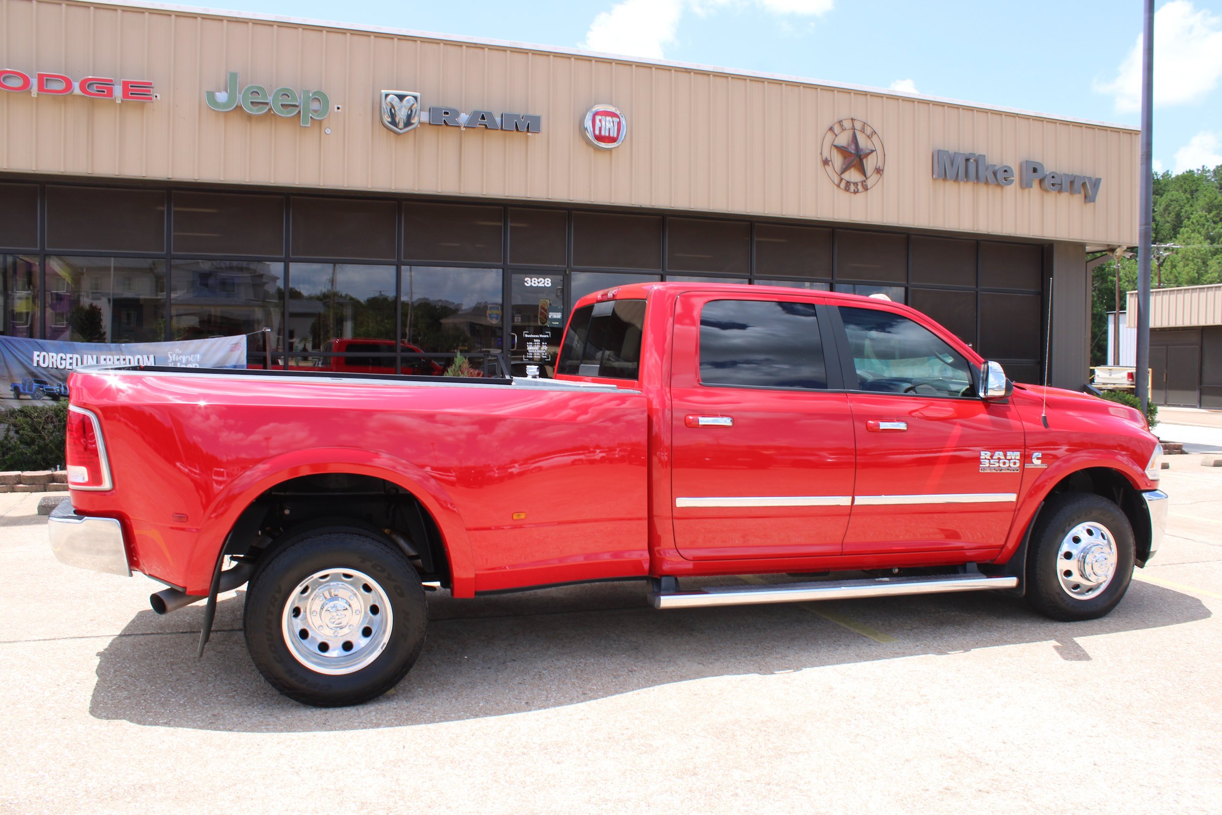 Used 2014 RAM 3500 Laramie w/ Convenience Group RWD image 6