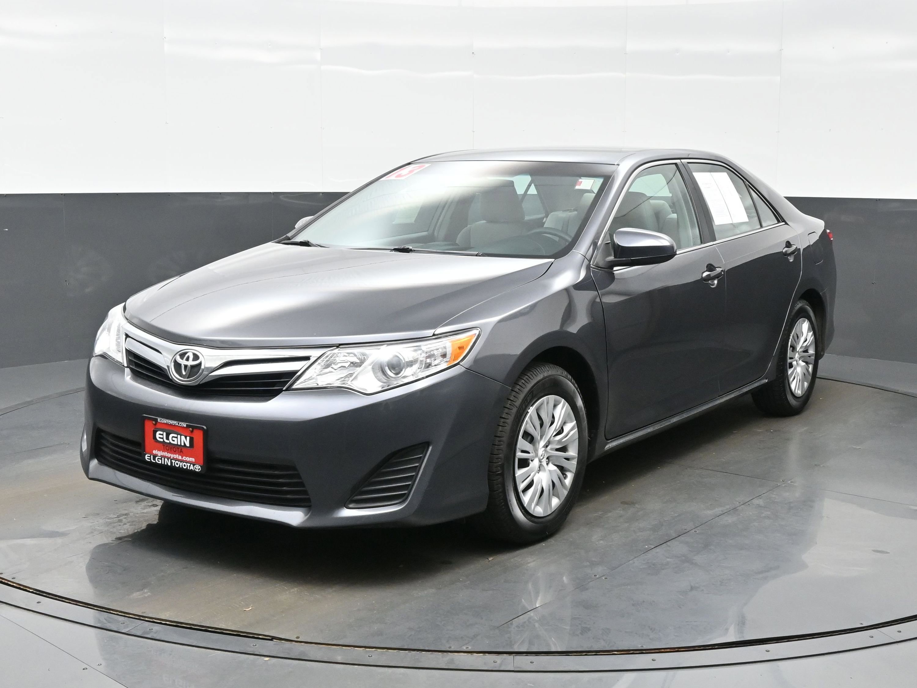 Used 2013 Toyota Camry LE image 2